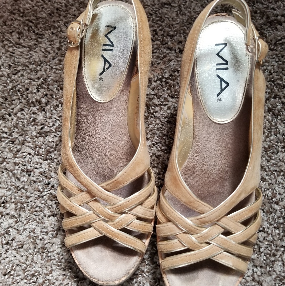 Gold  and  Cream Suede  Corkscrew Wedge